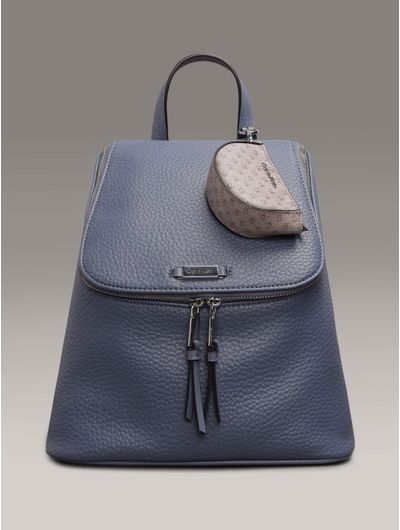 Mochila-Calvin-Klein-con-Placa-Logo-Mujer-Azul