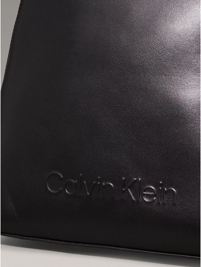 Mochila-Calvin-Klein-Logo-Embossed-Mujer-Negro